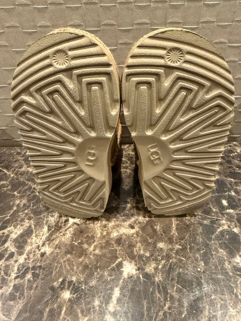 美品　UGG キッズ　ベビー　ムートン　ブーツ　ジッパー　13.5cm