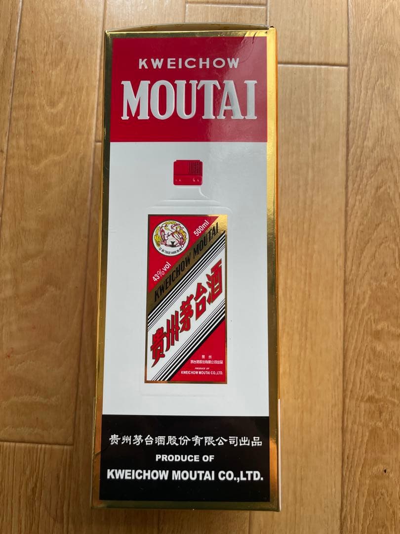 Kweichow Moutai ギフトボックス入り500ml 43% 2023 Amazon.co.jp: 貴州茅台酒 アルコール43度500ml 2023年 箱付 ショット