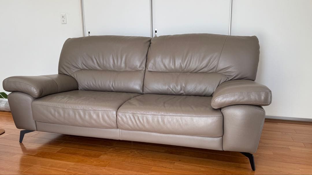 p*0様 フランスベッド　サコモディ　グレー レザーソファ モダンデザイン オリジナルソファブランド「S'ACCOMODI サコモディ 」よりソファ4 種を
