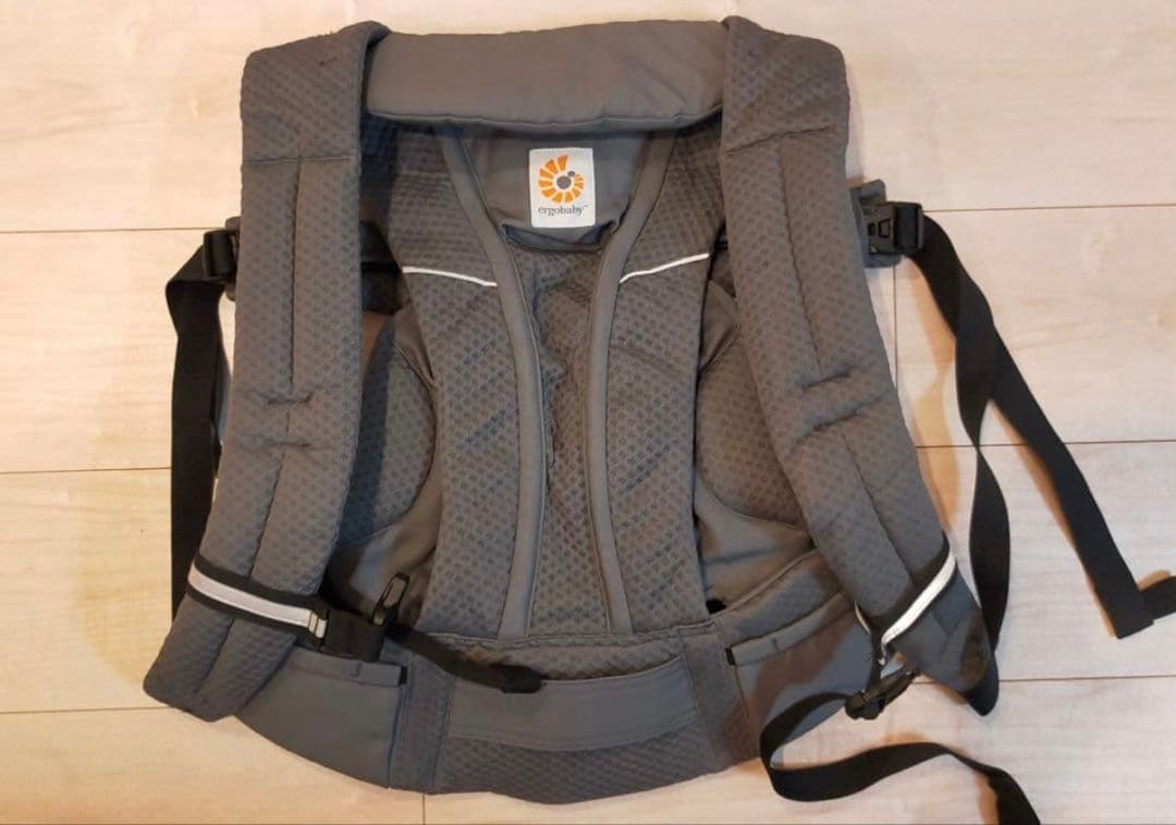 エルゴベビー 抱っこ紐 グレー メッシュ　オムニブリーズ　グラファイトグレー OMNI Breeze / グラファイトグレー | エルゴベビー オンラインストア