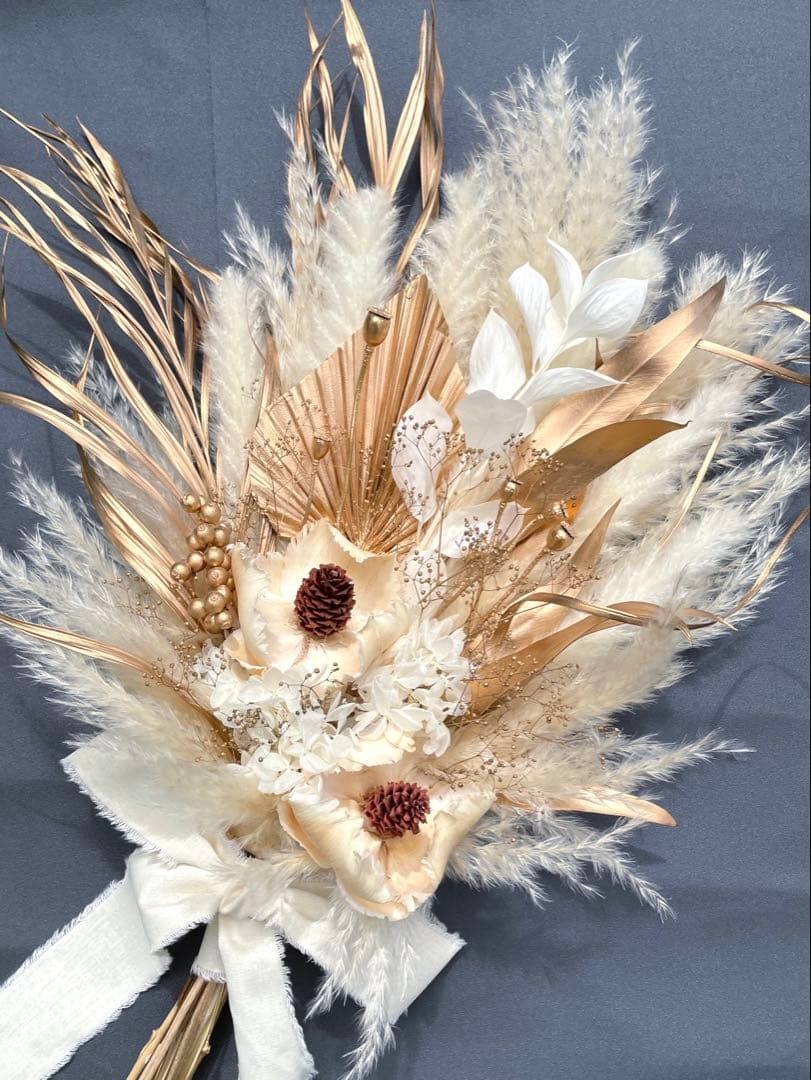 煌めくゴールドホワイトブーケ　ウエディングブーケ　前撮り　ドライフラワースワッグ ホワイトとゴールドのドライフラワーブーケ＊和装＊前撮り