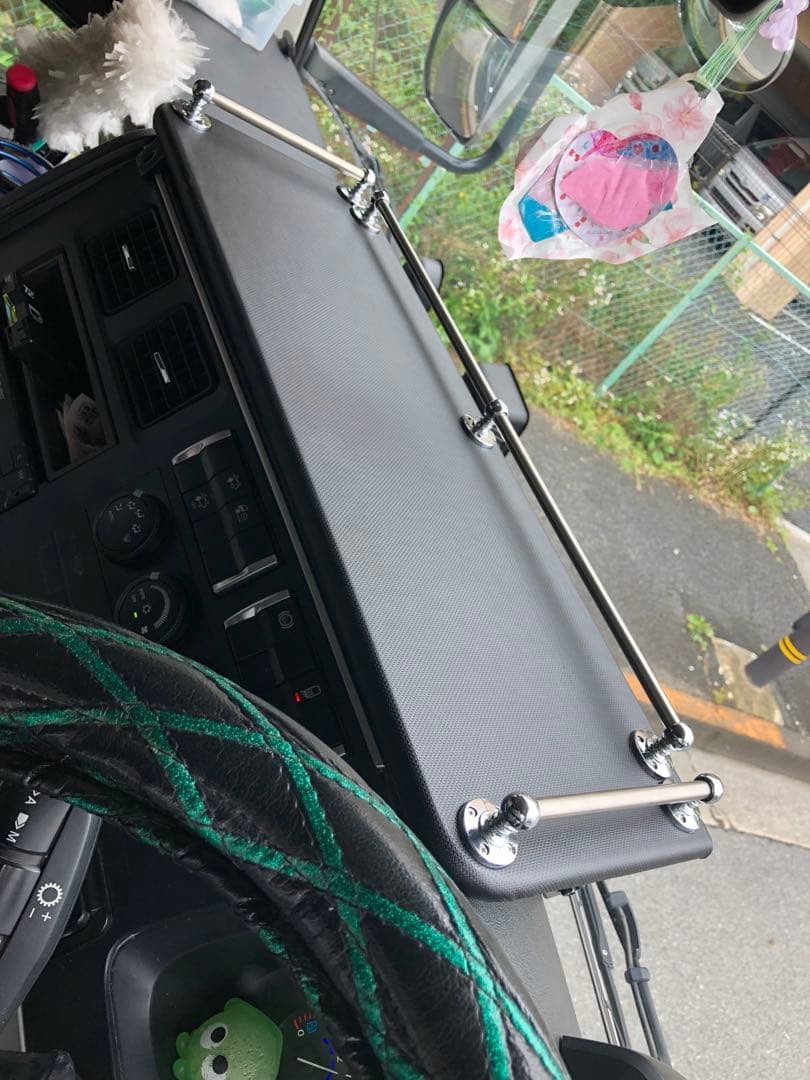 17スーパーグレート　フロントセンターテーブル　黒レザー FUSO スーパーグレート センターコンソール ｜ 三菱ふそう ふそう 17