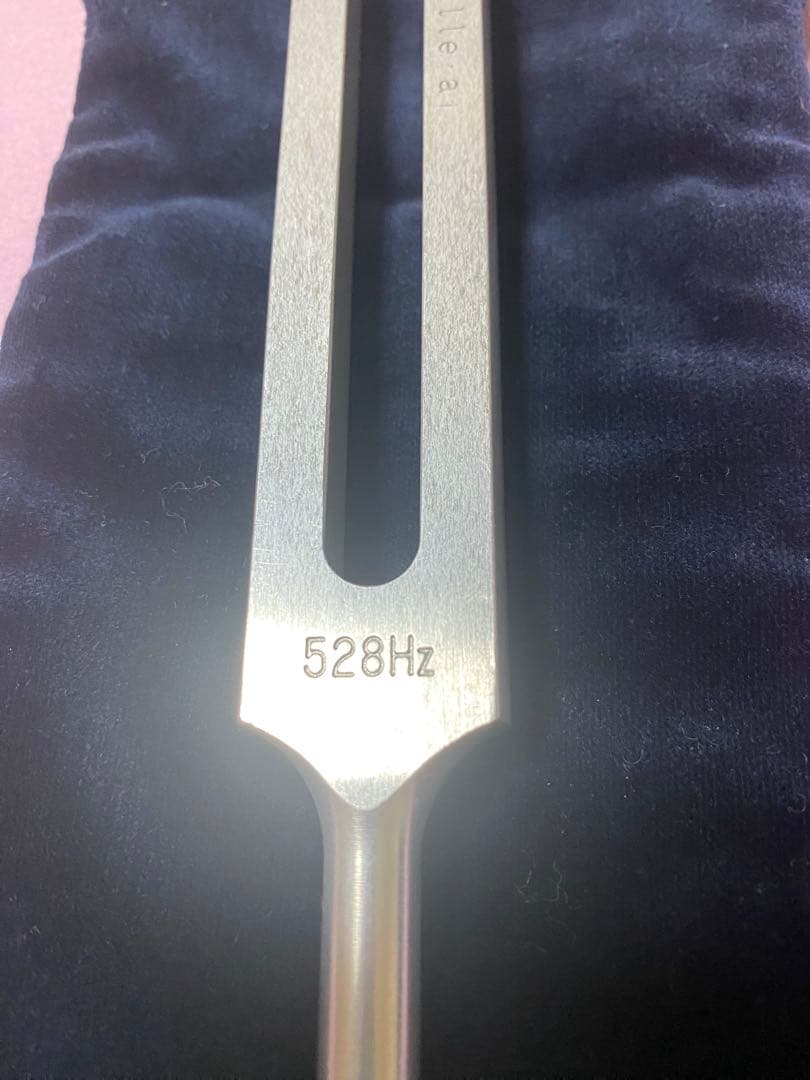 マドモアゼル愛 528Hz MIチューナー 528Hz 専用音叉箱【ハンマー付