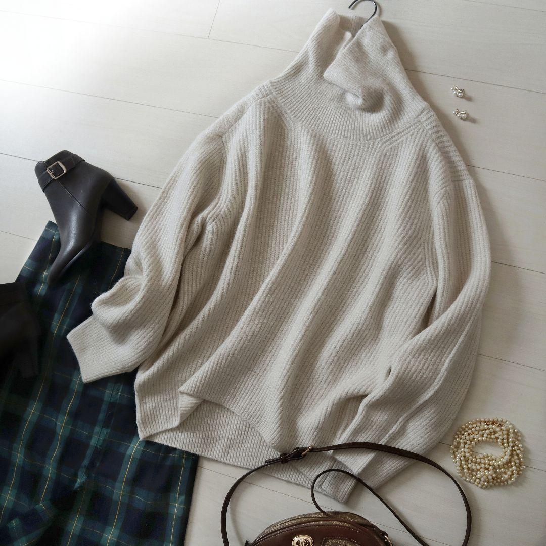 新品淡雪エクリュホワイトアーバンリサーチドロップショルダータートルネックニット 冬支度再販】タートルネック脇ラインニット（白）19218 ニット