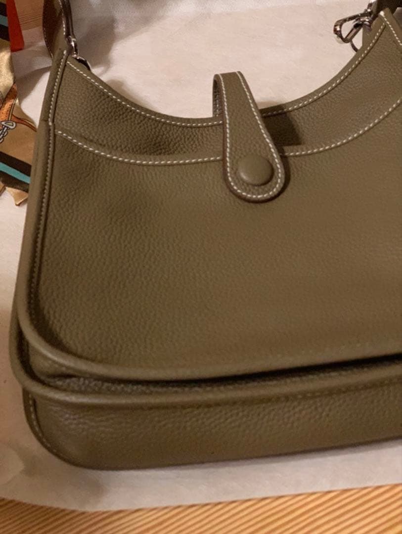 Hロゴ Hパンチング ショルダーバッグ ショルダーストラップ2本付き 最