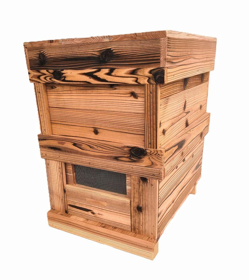『みつばち巣箱＋巣箱用継箱のセット（巣枠無し）』焼杉 蓋上防水板張り（10枚箱） 楽天市場】ミツバチ 継箱 焼杉 仕上げ幅500×奥行410×高さ450ミリ 国産