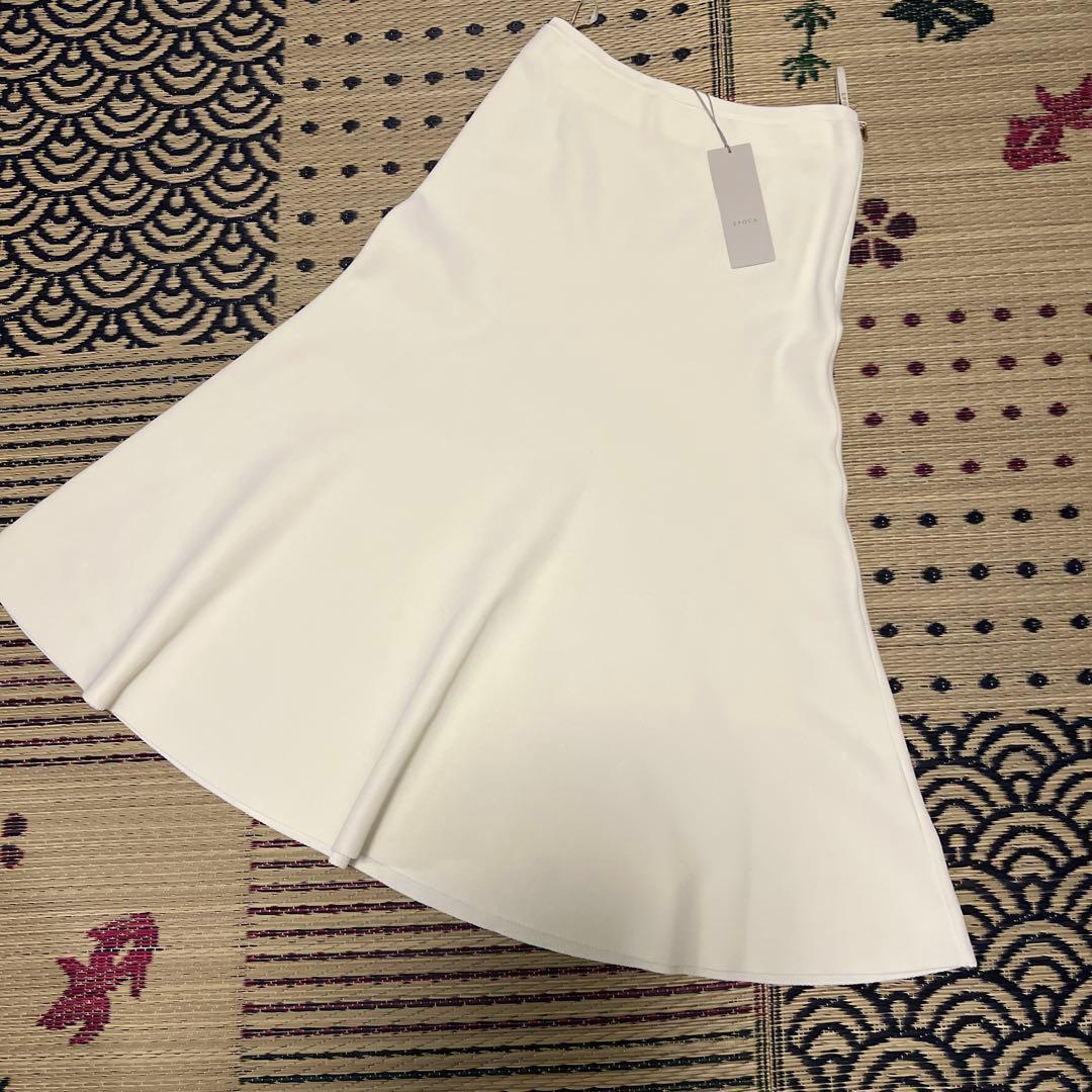 【新品未使用タグ付き】EPOCA フレアロングスカート ホワイト 40 ウールフラノ フレアスカート(スカート)｜EPOCA(エポカ)のファッション