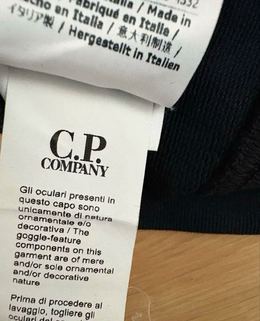 C.P.COMPANY カットソー レンズ付き　ブラック　Mサイズ