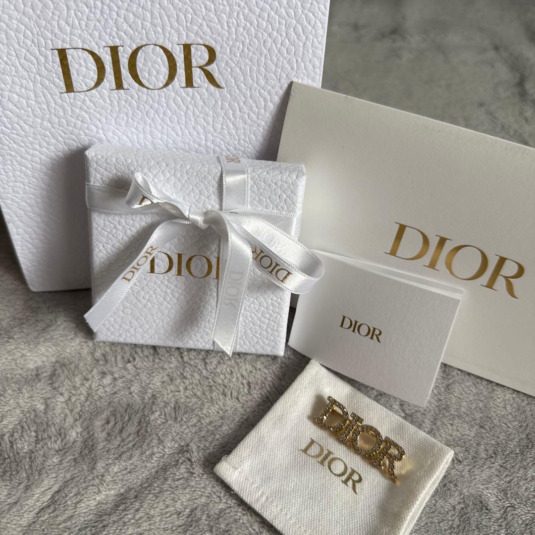 Dior ロゴブローチ クリスタル付き ヴィンテージ Dior ブローチ | 中古品 - 世界のアクセサリー通販