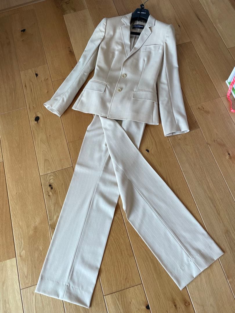 【新品　未使用】　ドルチェ&ガッパーナ　スーツ　ベージュ　サイズ38（M） ドルチェ＆ガッバーナ ［ DOLCE&GABBANA ] セットアップ スーツ