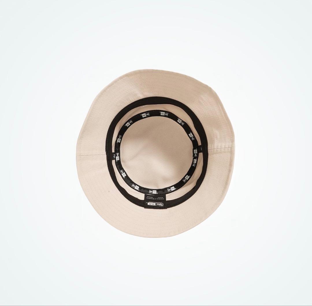 ミセスxスニダン ニューエラBUCKET01 MGA LOGO HAT ベージュ - メルカリ