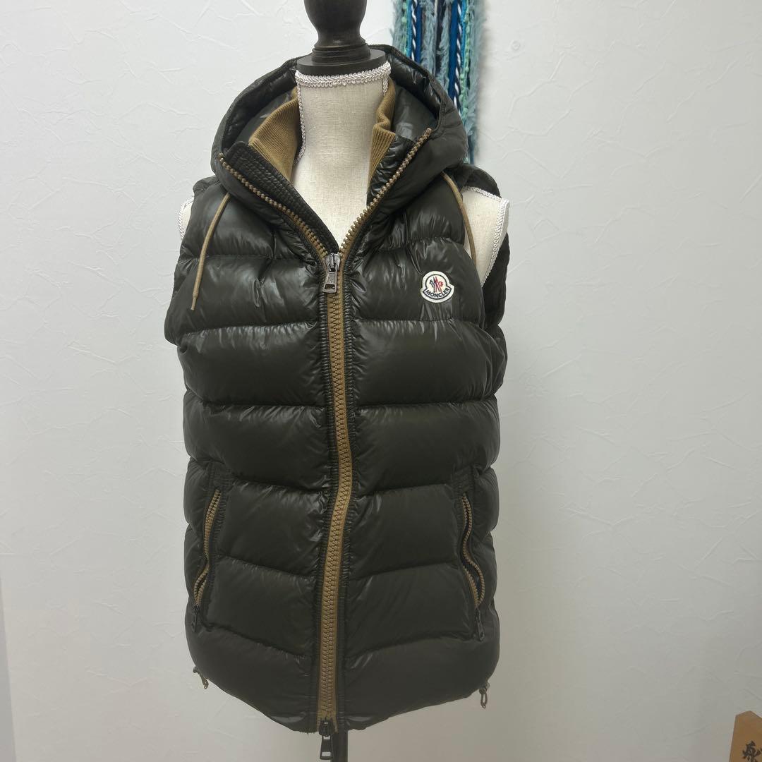 MONCLER フード付きダウンベスト オリーブグリーン　hry26 MONCLER フード付きダウンベスト オリーブグリーン hry26様専用 - メルカリ