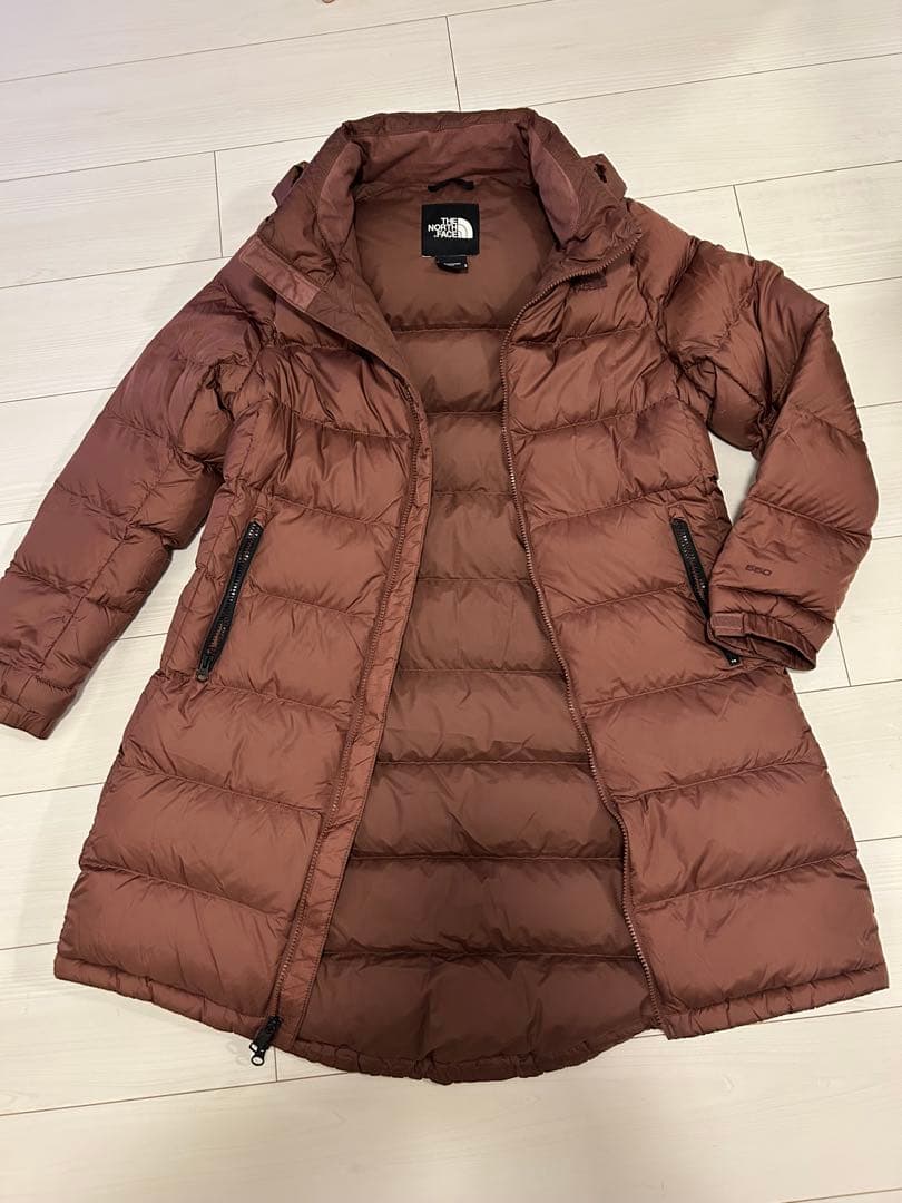 ノースフェイス☆パープル ブラウン ダウンジャケット　ロング丈 THE NORTH FACE（ザノースフェイス）の「THE NORTH FACE MOUNTAIN DOWN