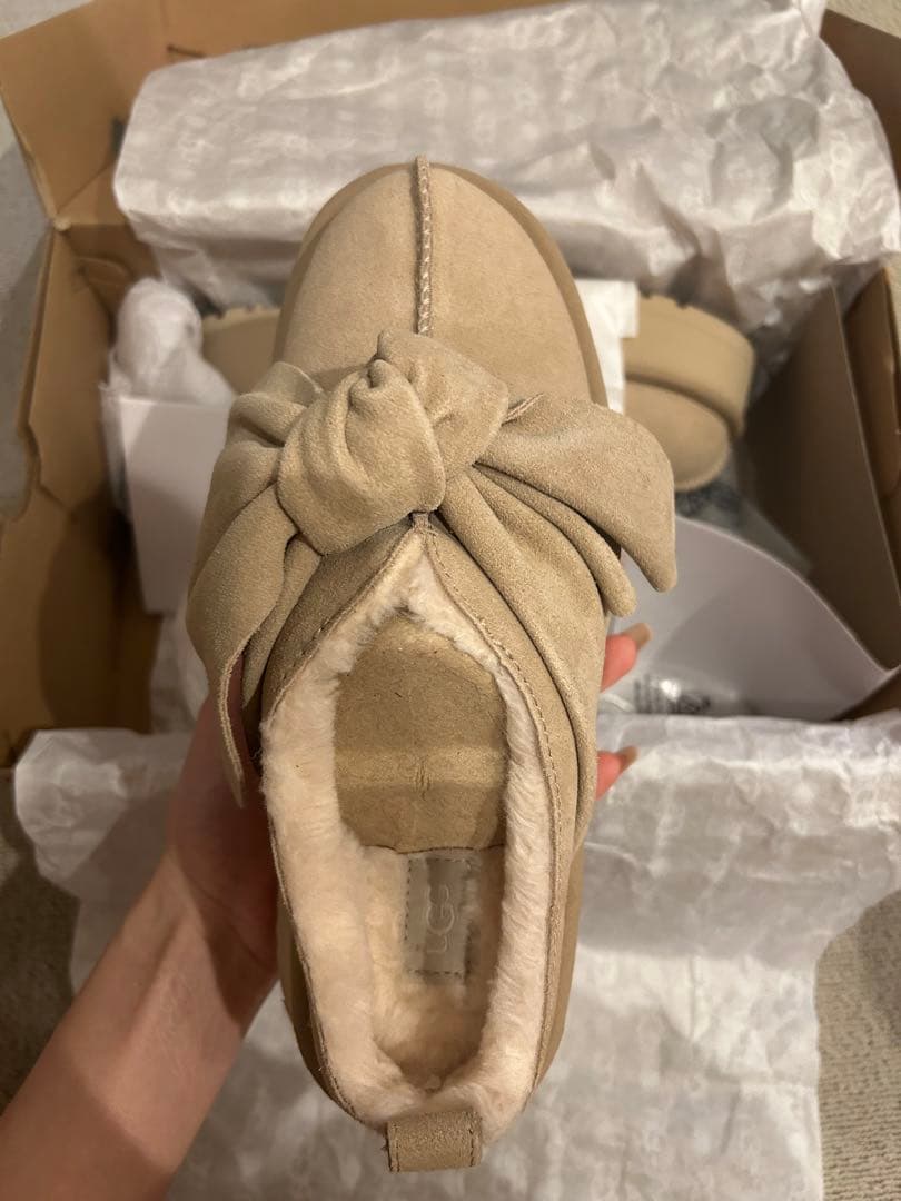 UGG W PLATFORM SLIP-ON BOW 7 サンド UGG Australia（アグオーストラリア） 2025年秋冬新作 UGG アグ