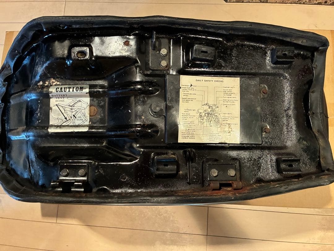 KH400 バイクシート 楽天市場】カワサキ ゼファーχ ZR400C KingRoad88 ロングシート