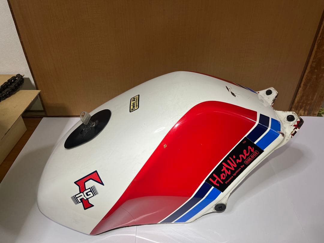 RG250 ガンマ ガソリンタンク　GJ21A タンク 全国送料無料 予備用や補修ベース等に スズキRG250ガンマ(GJ21A)純正