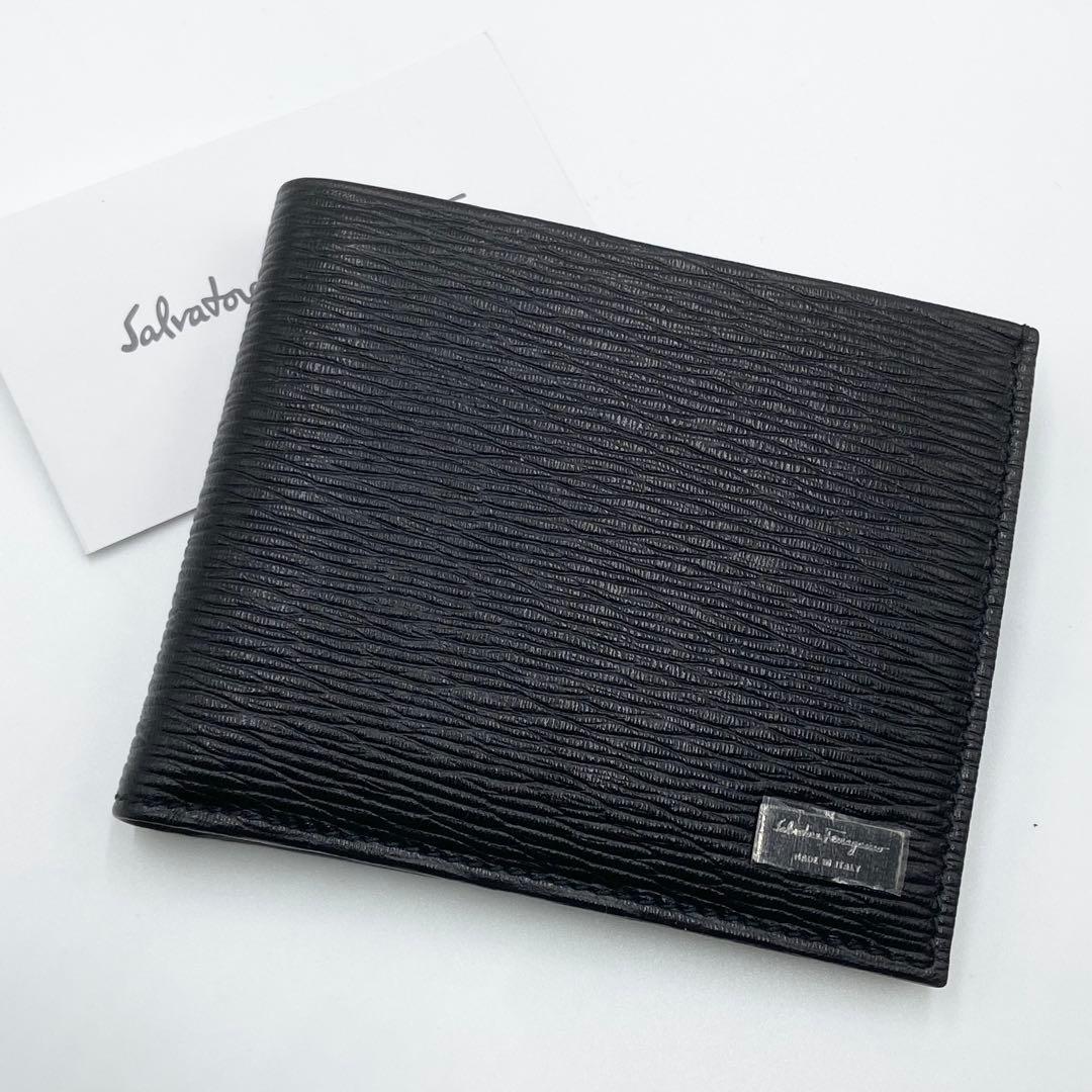 新品未使用　サルヴァトーレフェラガモ　折り財布　レザー　ブラック　イタリア製 Salvatore Ferragamo フェラガモ FERRAGAMO 二つ折り財布 ワンダ