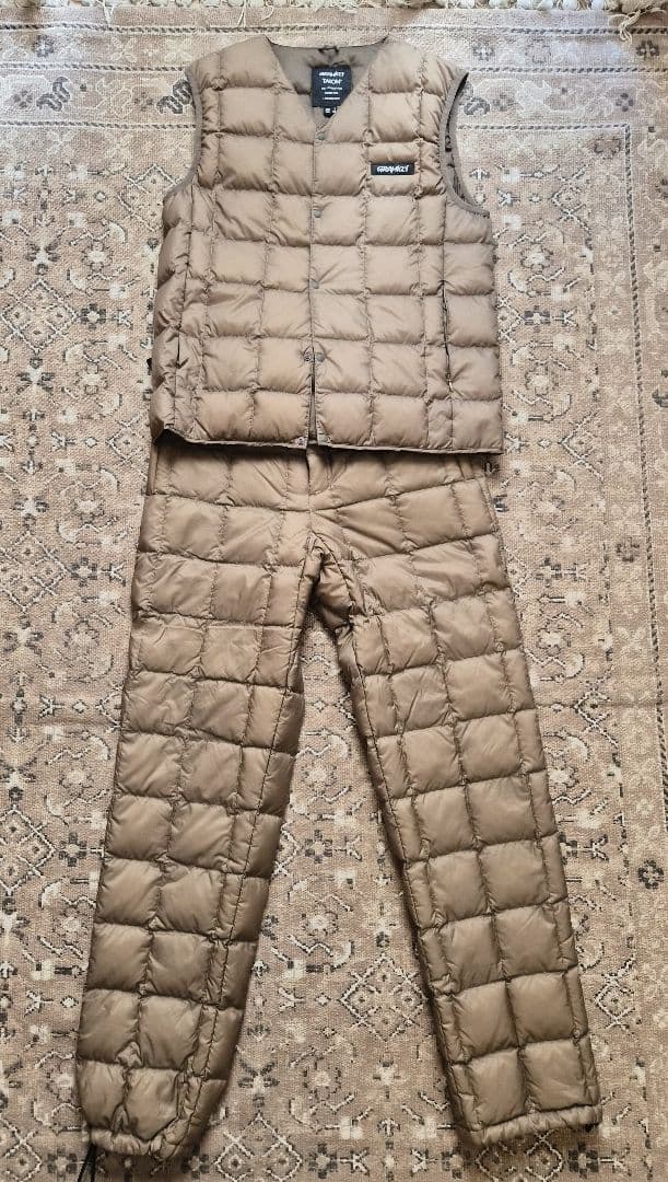 GRAMICCI×TAION コラボダウンセットアップベスト&パンツモカカーキ 進化するタイオン×グラミチから 待望のダウンパンツが登場
