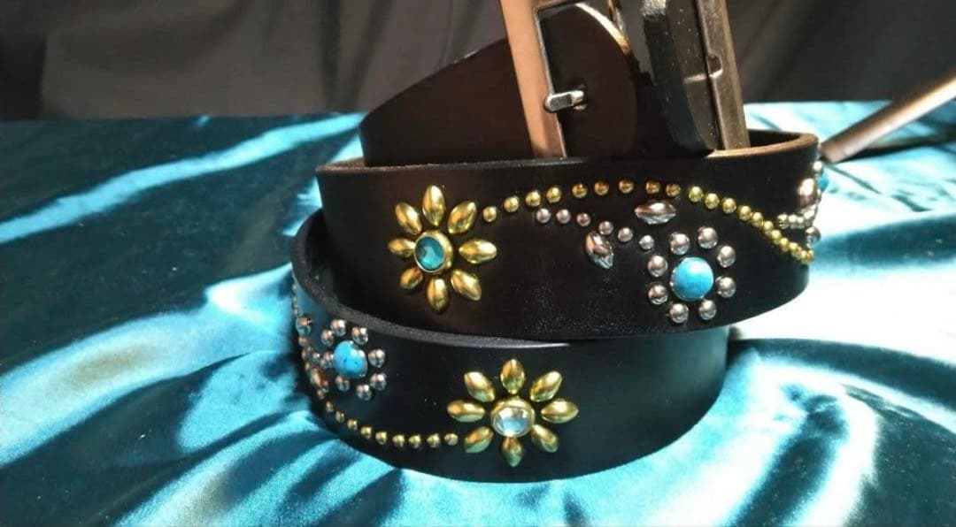 栃木レザーツタ&フラワースタッズベルト　ブラック　ニッケル&ブラス 栃木レザー ツタ＆フラワースタッズベルト ブラック その他