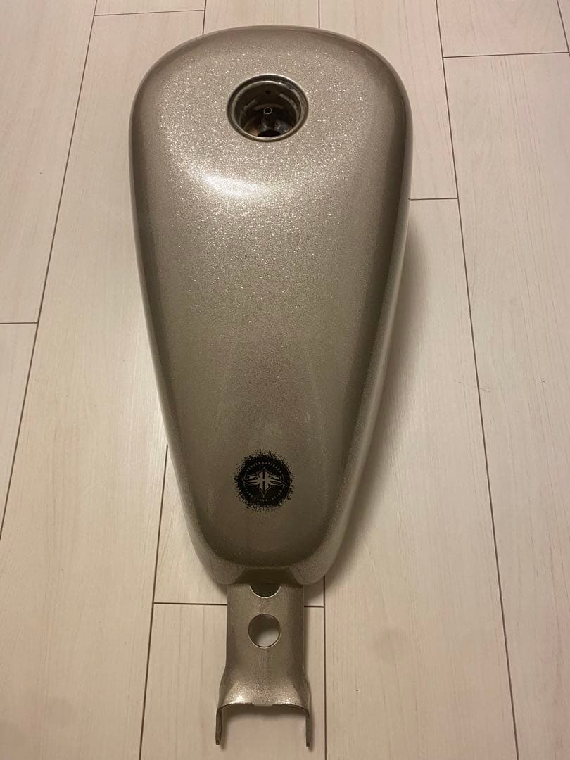 HarleyスポーツスターXL1200x48 純正タンク XL1200S タンク ハーレー 純正 中古 バイク 部品 スポーツスター 02年