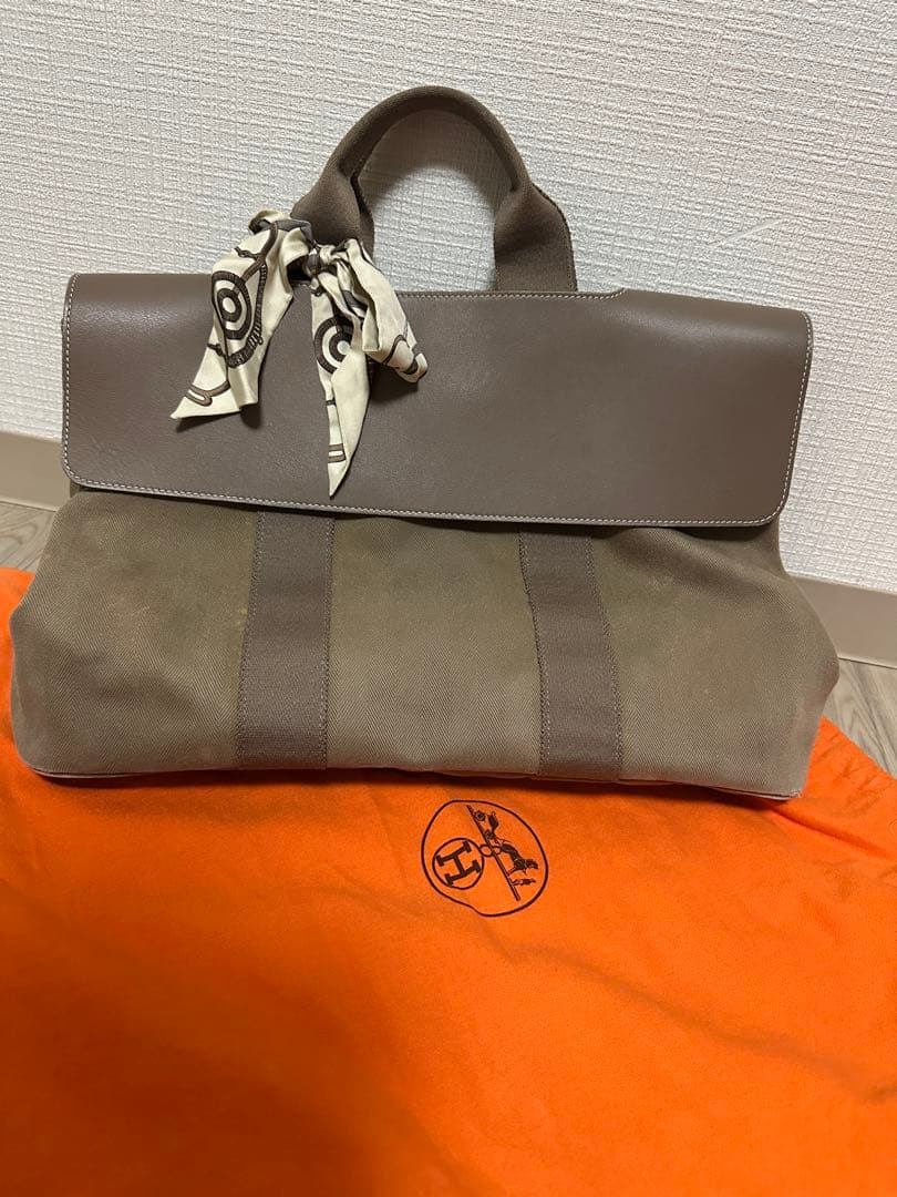 HERMES ヴァルパライソMM ブラウン スエード ハンドバッグ HERMES（エルメス） ヴァルパライソMM ハンドバッグ ベージュ トワル