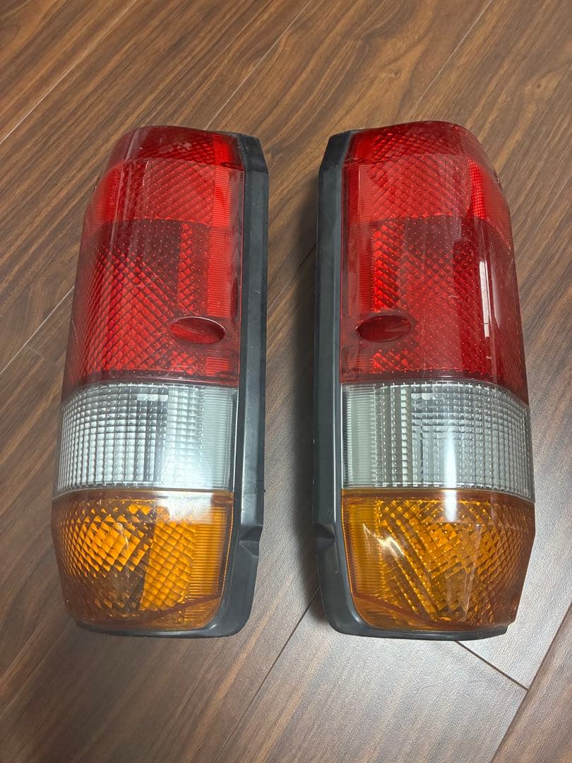 美品 78 プラド TOYOTA テールランプ 純正品 トヨタ KZJ78W ランドクルーザープラド 純正 右 テールランプ Koito 60