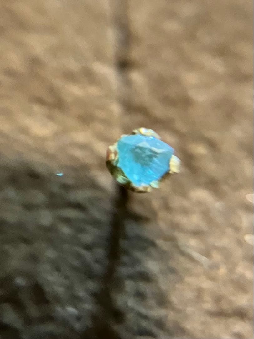 シ*ダ様 K18※片耳用＊かわいいパライバトルマリンのスタッドピアスです K18 プラチナ パライバトルマリン │ トラガス・フォワードヘリックス