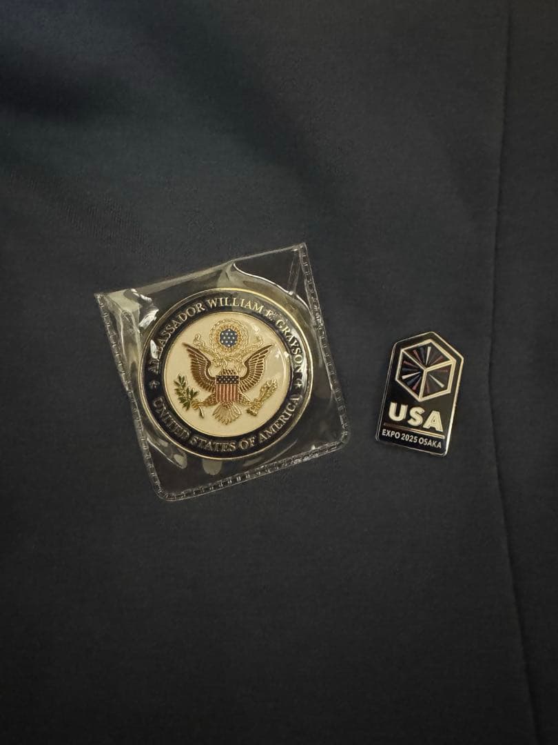 こ*う様 万博　アメリカ　パビリオン　メダル　ピンバッジ 万博 アメリカパビリオン ピンバッジ スパークくん マスコット