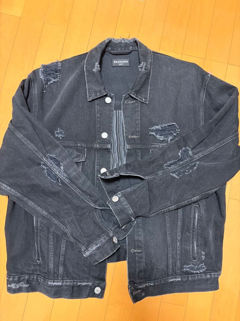 BALENCIAGAバックバーコード刺繍ラージフィットデニムジャケット BALENCIAGAバックバーコード刺繍ラージフィットデニムジャケット