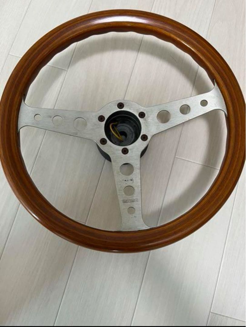MOMO ウッドステアリング　直径34 MOMO ステアリング HERITAGE LINE カリフォルニアウッド｜ラテン車の