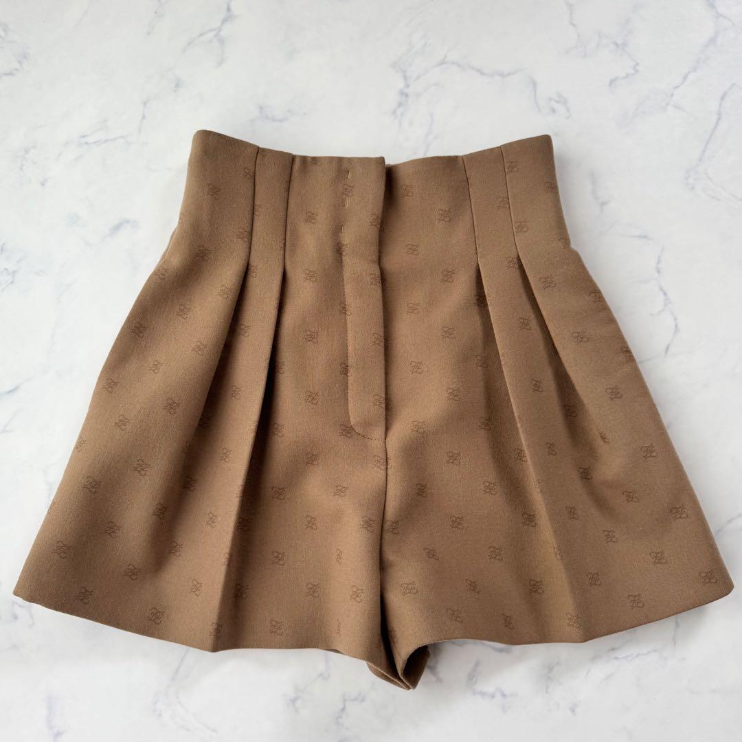 極美品 フェンディ カリグラフィー ウール カシミヤ ショートパンツ 40 極美品 フェンディ カリグラフィー ウール カシミヤ ショートパンツ 40