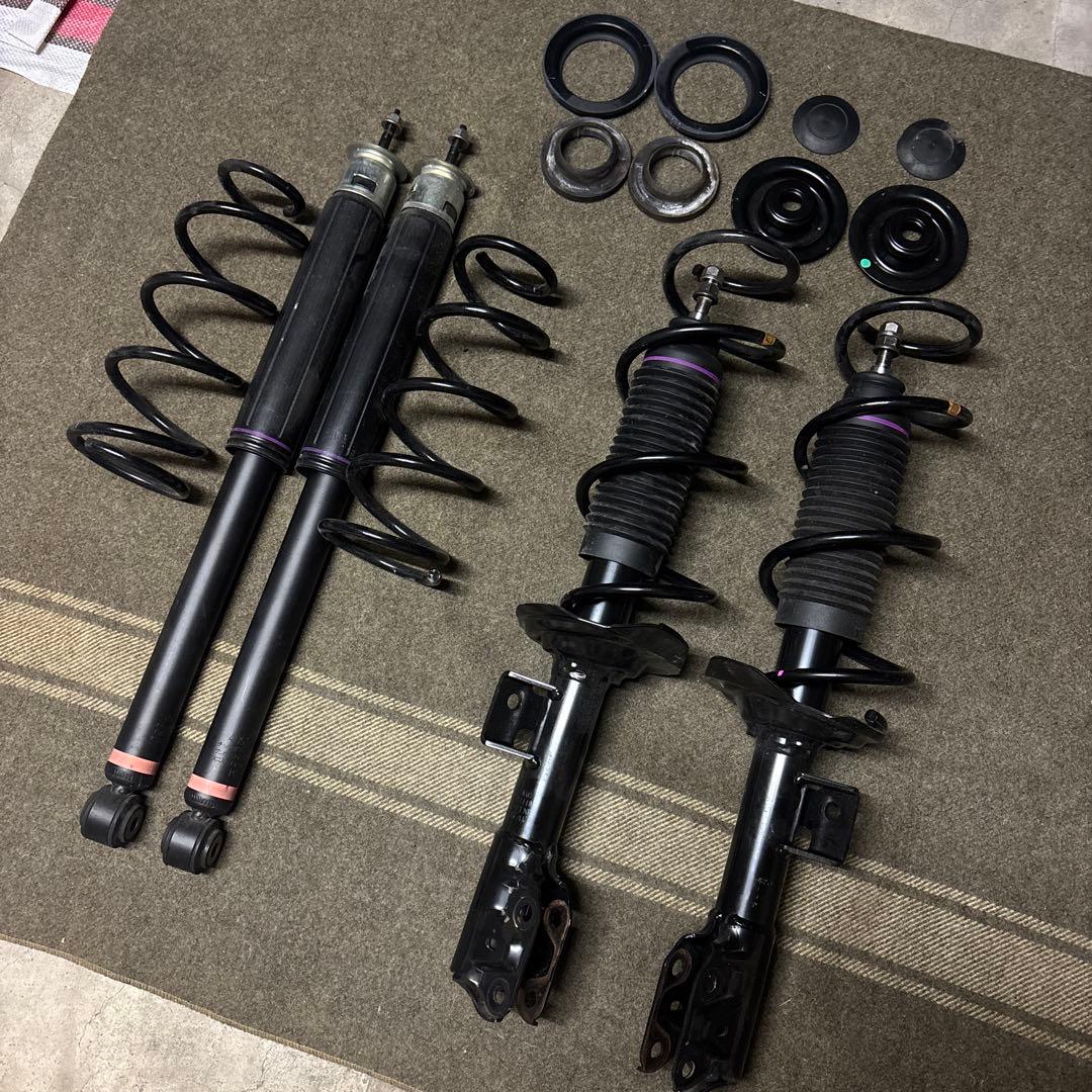 トヨタライズA210A(4WD)純正サスペンションキット ショックアブソーバー 新車外し品】トヨタ ライズ 純正 サスペンションキット 1台分 足回り