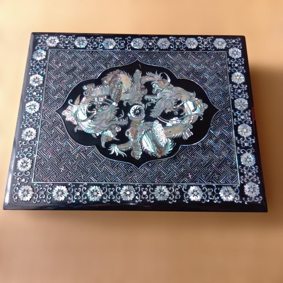 【高級】韓国 伝統工芸 螺鈿細工 龍図柄 漆器 小物入れ ジュエリーボックス 楽天市場】韓国螺鈿 螺鈿漆器 螺鈿 高級 宝石箱 花 蝶 赤 レッド