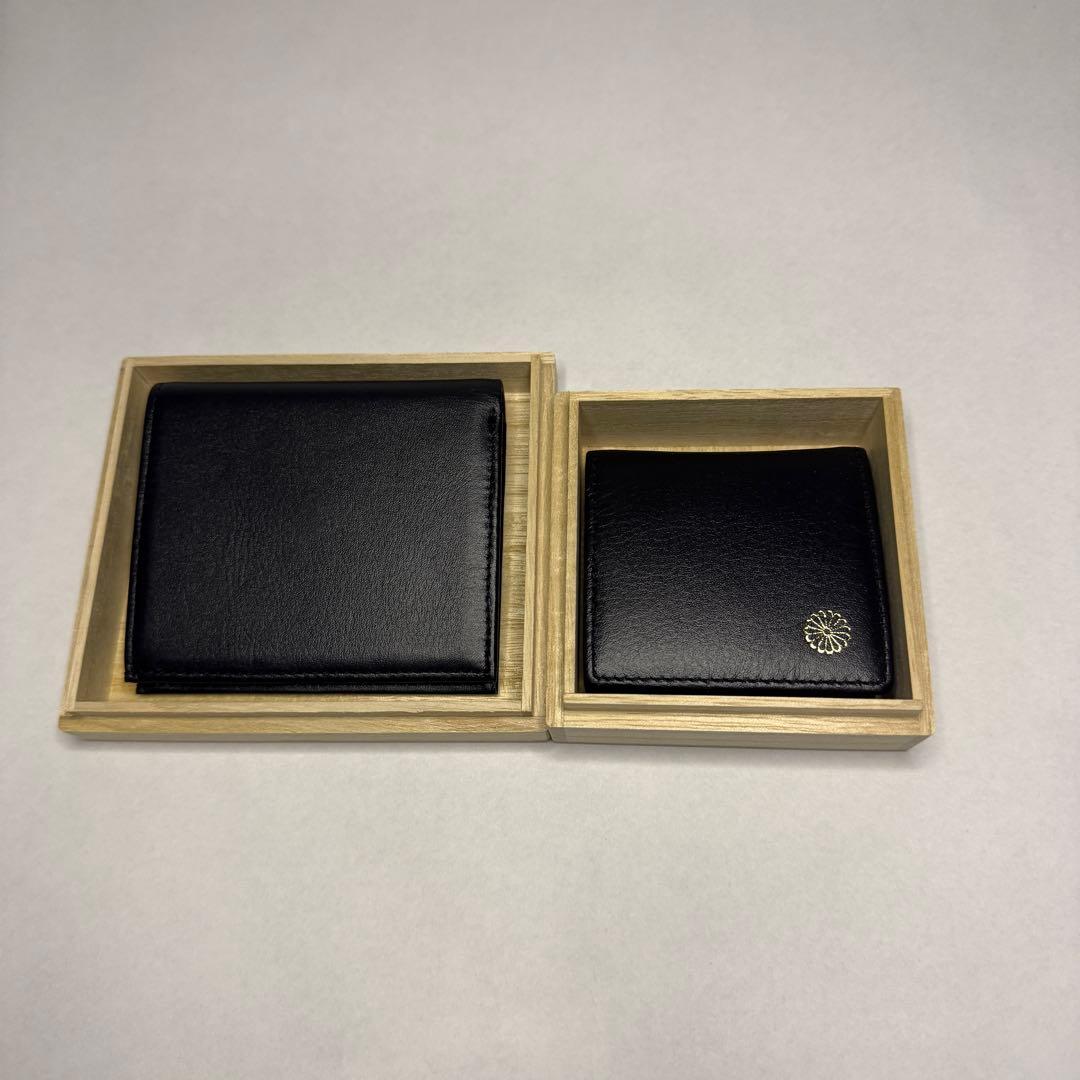 皇居　財布　二つ折　黒　ブラック　小銭入れ　新品未使用 二つ折り財布 皇居限定 菊の御紋 黒色 男女兼用 未使用 送料無料