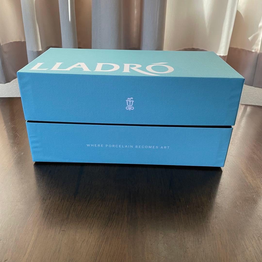 良太様専用です。リヤドロ 「素敵なお花」 新品未使用 - メルカリ