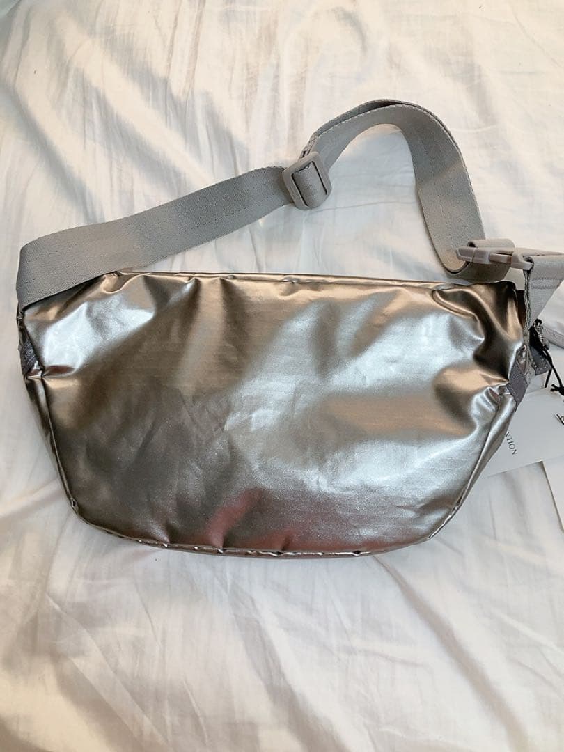 新品タグ付☆SPUR別注 レスポートサック ボディバッグ シルバー - メルカリ