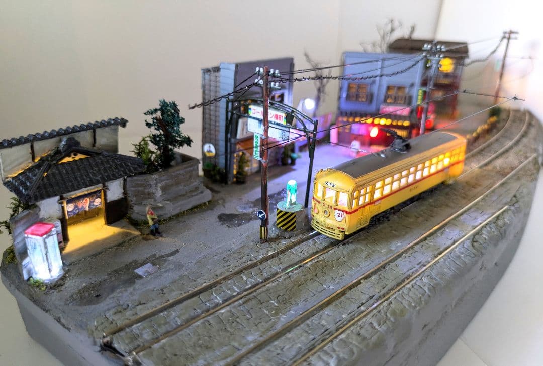 Nゲージ・ジオラマ【都電が走る昭和の裏街】※車両付き - メルカリ