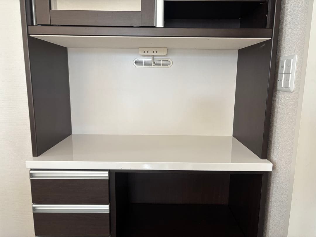 ダークブラウン 食器棚 ガラス扉付き - メルカリ