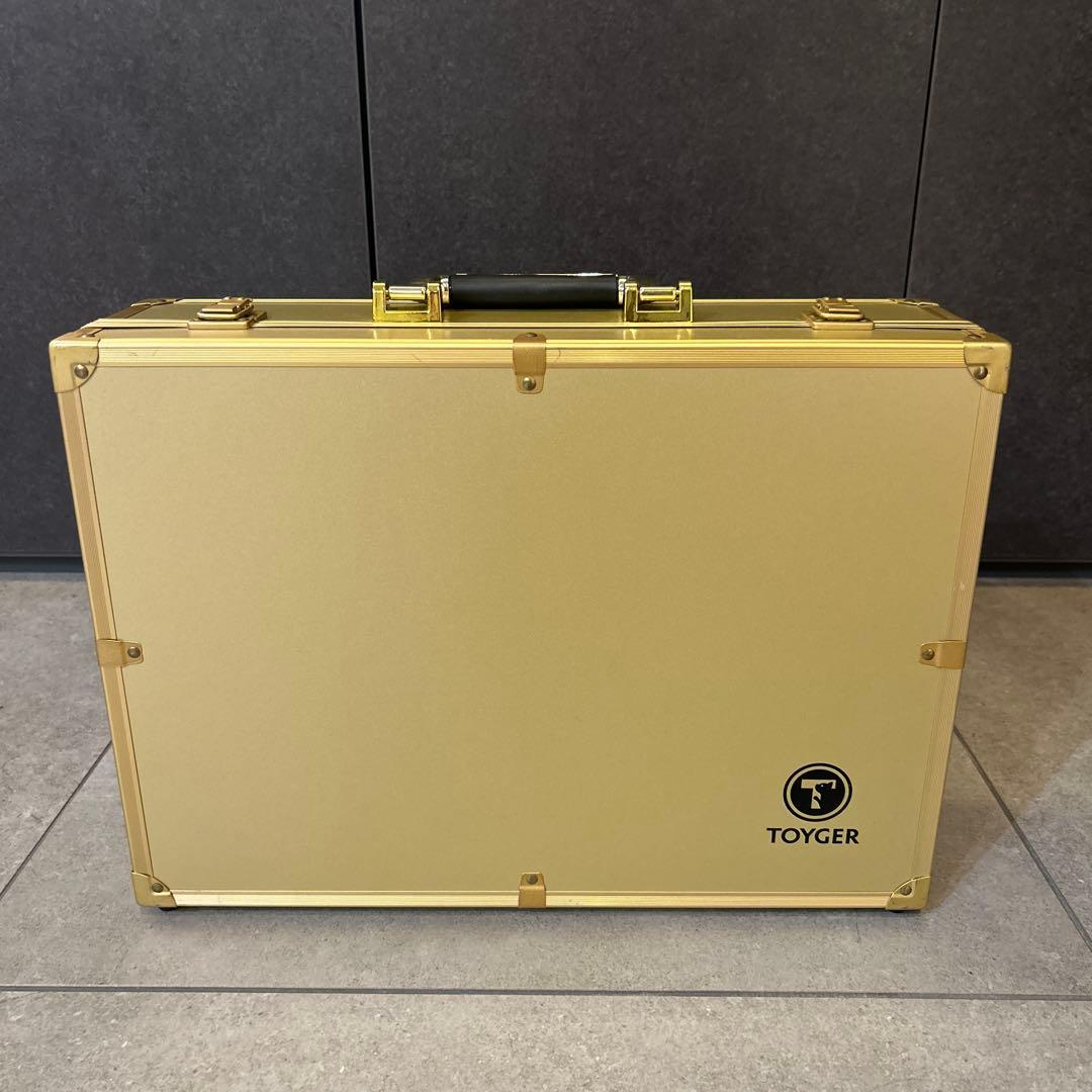 トイガー TOYGER CEO Storage アタッシュケース ゴールド CEO Storage アルミ製 アタッシュ ケース (ゴールド) カード5000枚以上