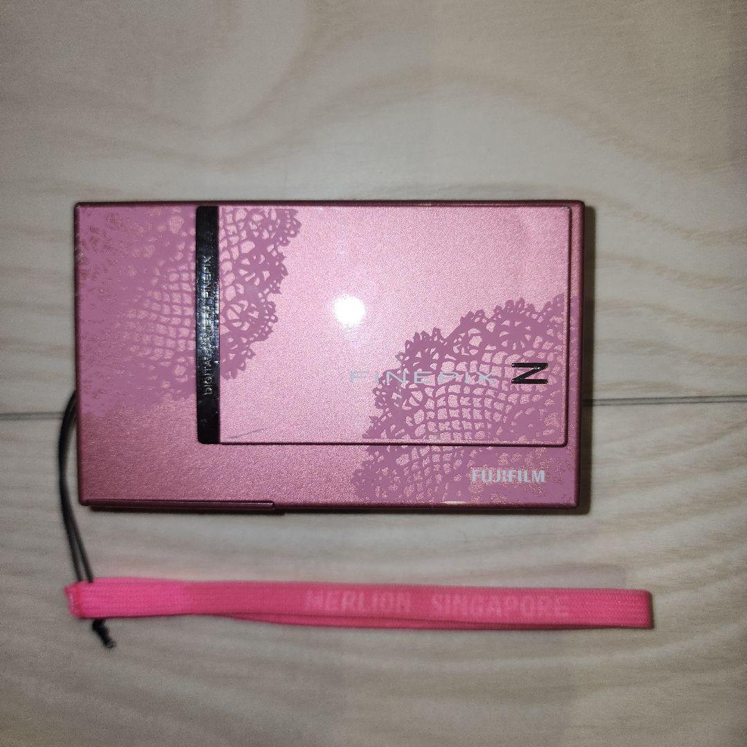 Fujifilm コンパクトデジタルカメラ ピンク 充電器付き チェキ「instax mini Evo」にピンクの特別カラー - デジカメ Watch