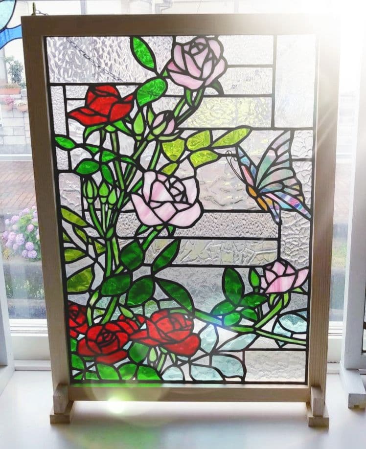 ステンドグラス ピンクと赤いバラと蝶のパネル 特大サイズ - メルカリ