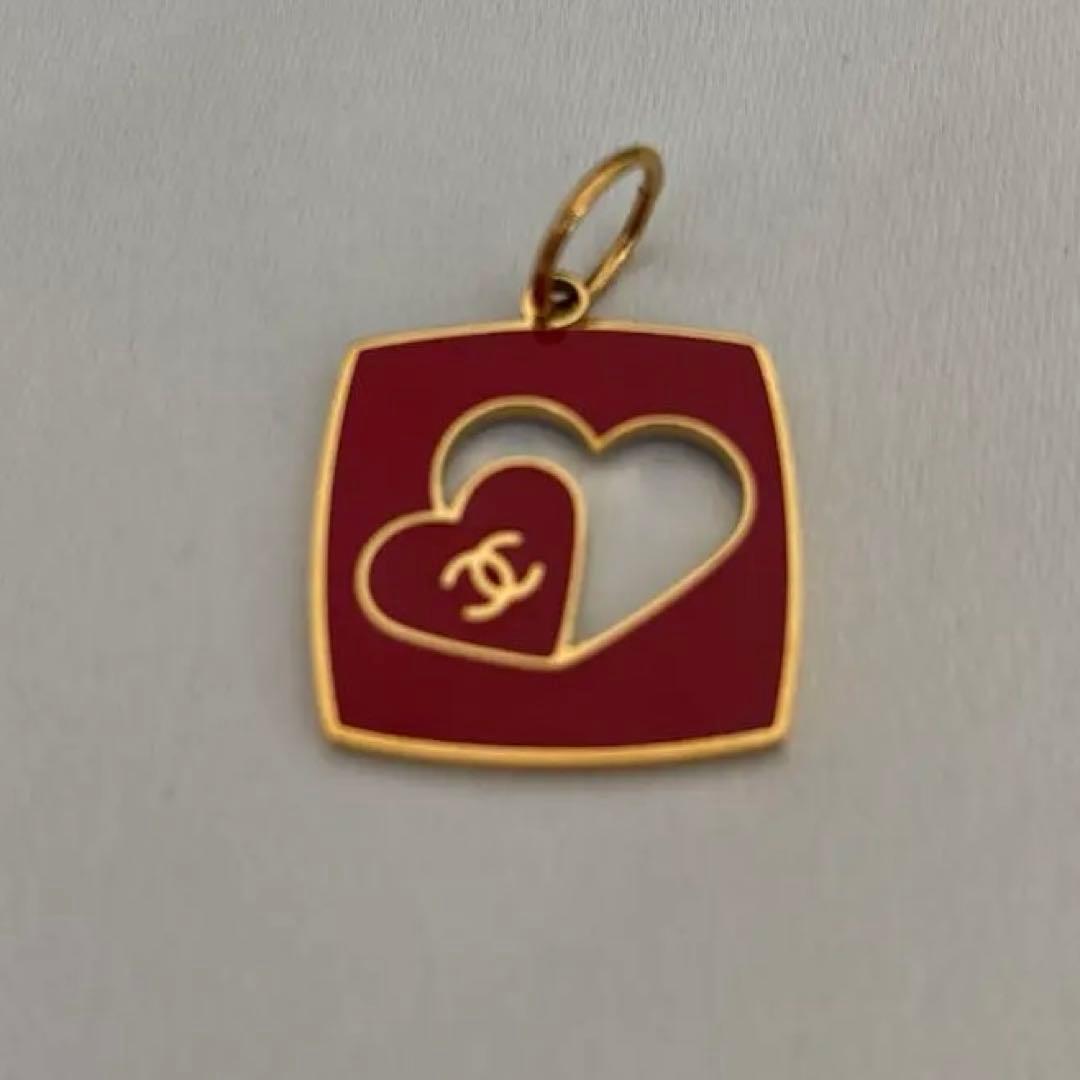 新品】CHANEL / 2026年バレンタイン限定チャーム - メルカリ