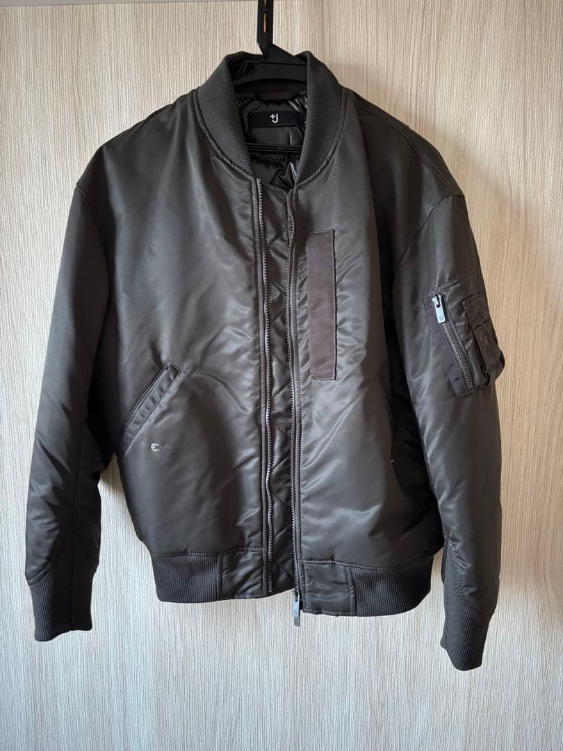 ユニクロ+J ハイブリッドダウン オーバーサイズMA-1ブルゾン Sサイズ ユニクロ公式 | ハイブリッドダウンオーバーサイズMA－1