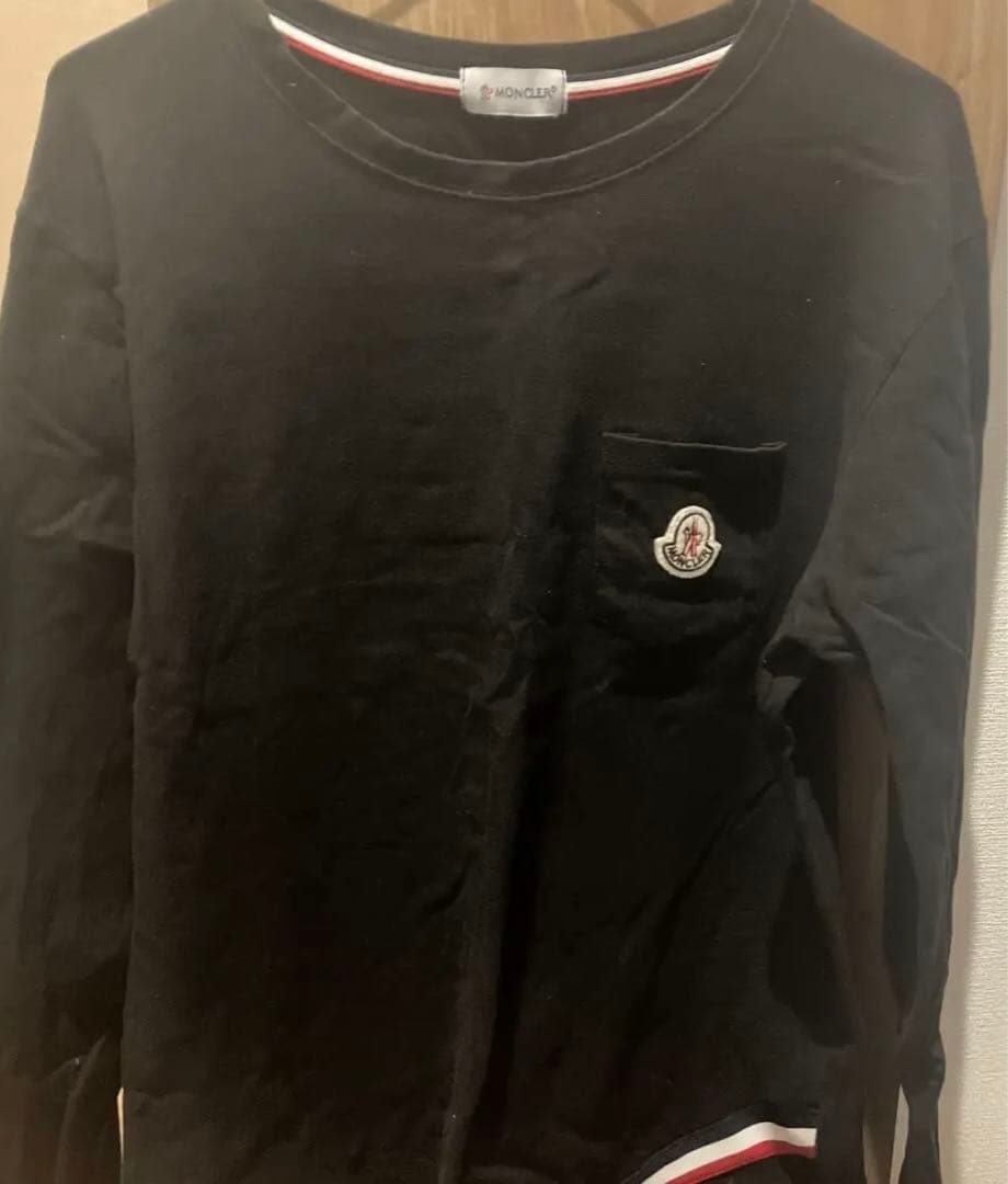 半額セール　MONCLER 長袖Tシャツ 黒 MONCLER（モンクレール） クルーネック 長袖Tシャツ メンズ 8d00011
