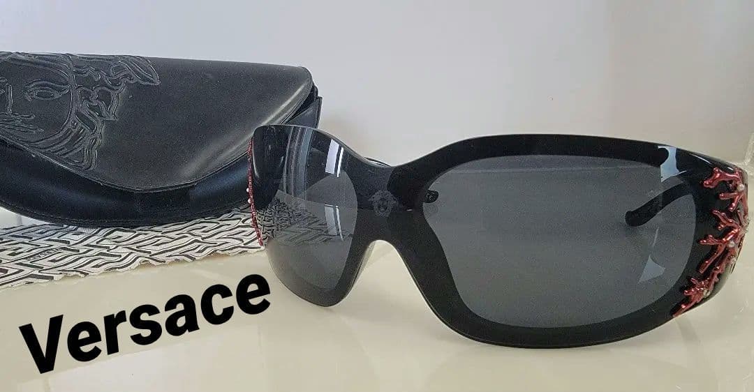 Versace ヴェルサーチェ ブラックサングラス ケース付き VERSACE（ヴェルサーチェ） サングラス ベルサーチ ブランド ブラック