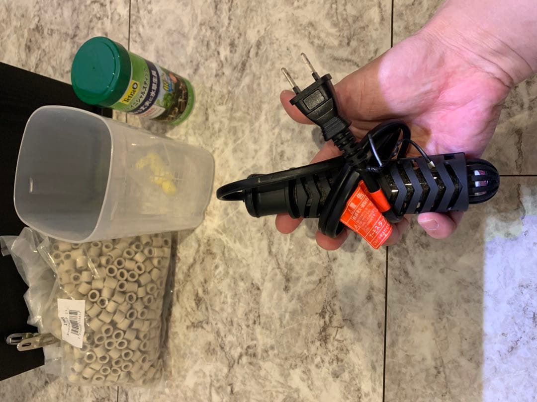 せ*い様 【引き取り限定】30㌢キューブガラス水槽 LEDライト付き 流木と