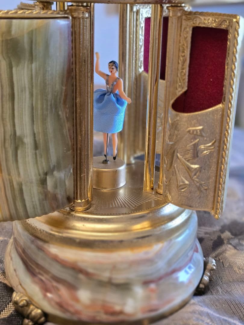 金箔・大理石　REUGE製オルゴール　バレエダンスフィギュア付き大理石装飾品 楽天市場】木製オルゴール バレリーナ : サンリオオンラインショップ