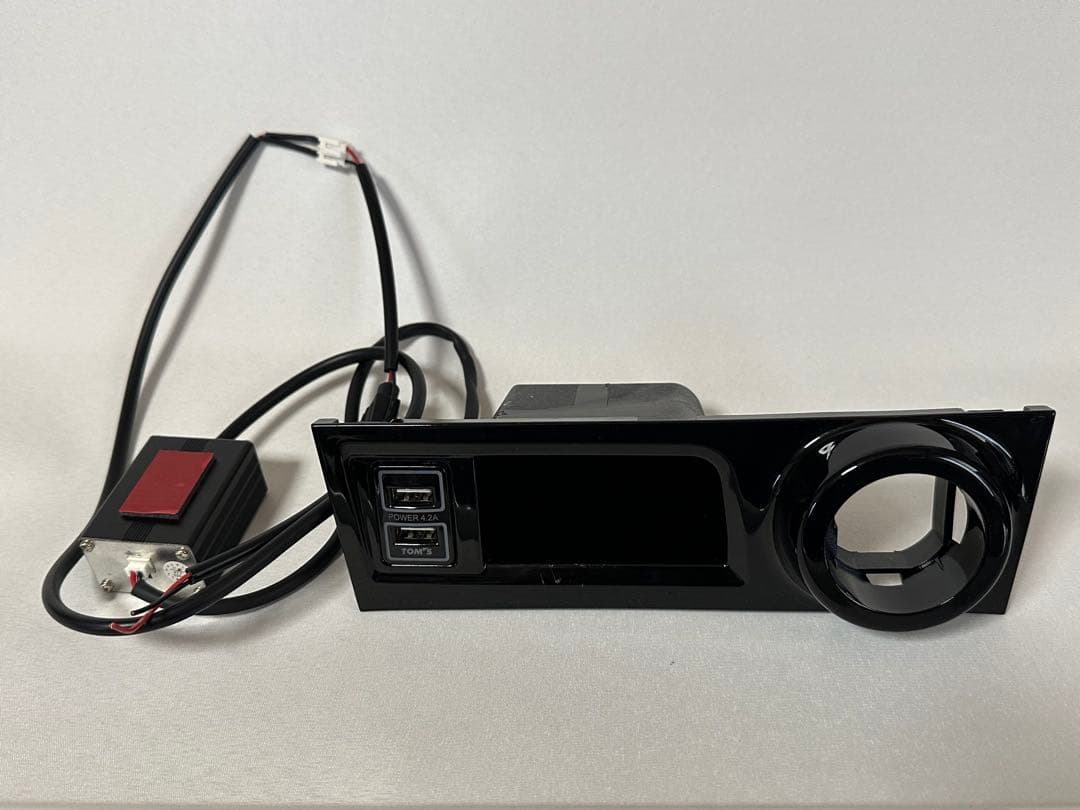 Grazio＆Co ピアノブラック スタートボタンカバー ＋ TOM'S USB Grazio&Co. スタートボタンカバー ピアノブラック のパーツレビュー