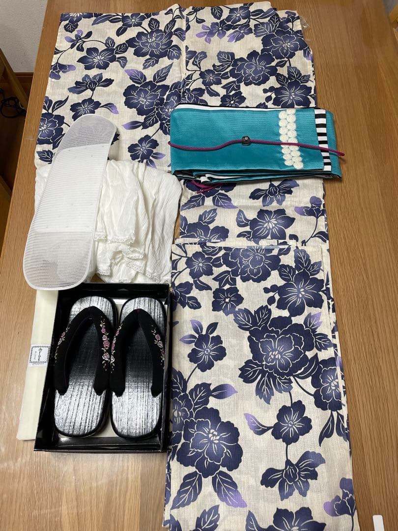 【綿麻】花柄浴衣・帯・下駄　他計7点セット 浴衣】古典柄綿麻ゆかた5点セット（ゆかた＋へこ帯＋下駄＋帯どめ＋