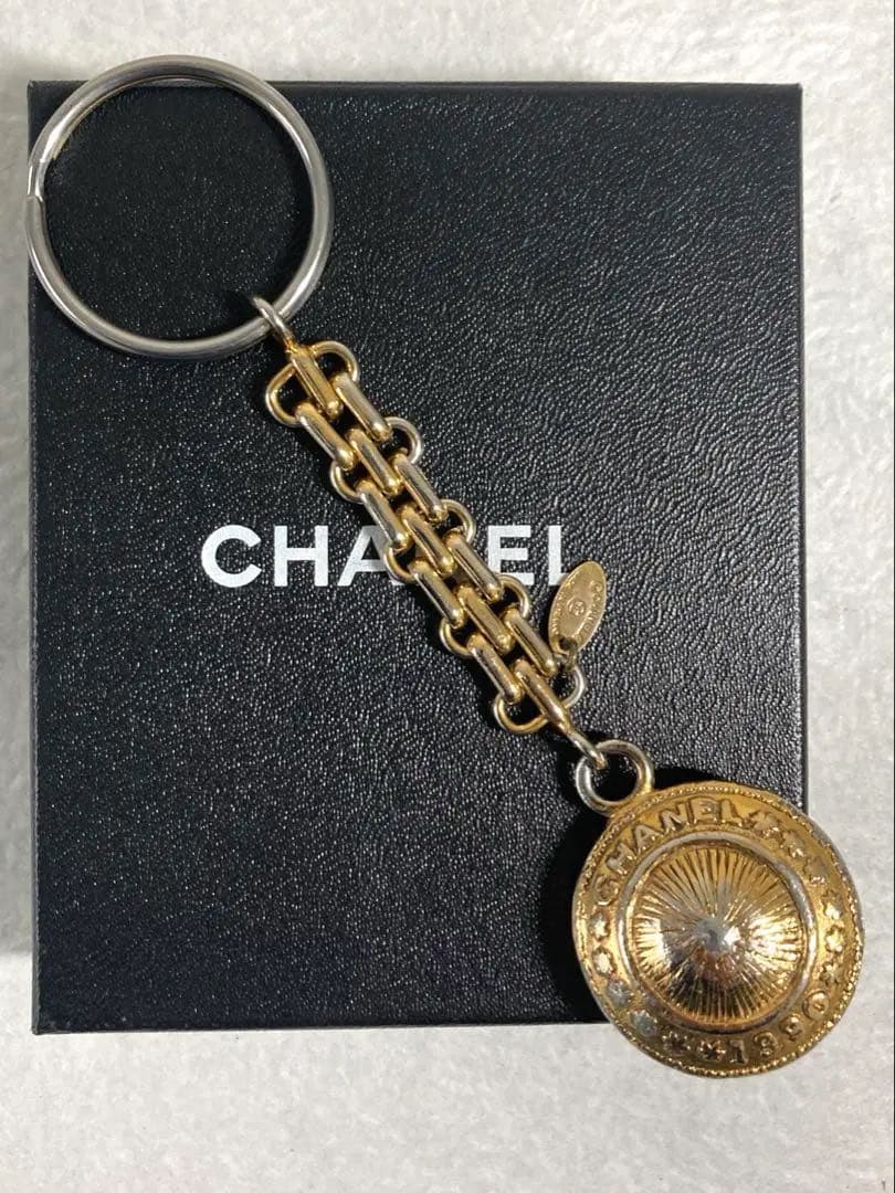 CHANEL シャネル　キーホルダー　キーリング　バッグチャーム　ゴールド　箱付 CHANEL シャネル ノベルティ キーホルダー キーリング チャーム